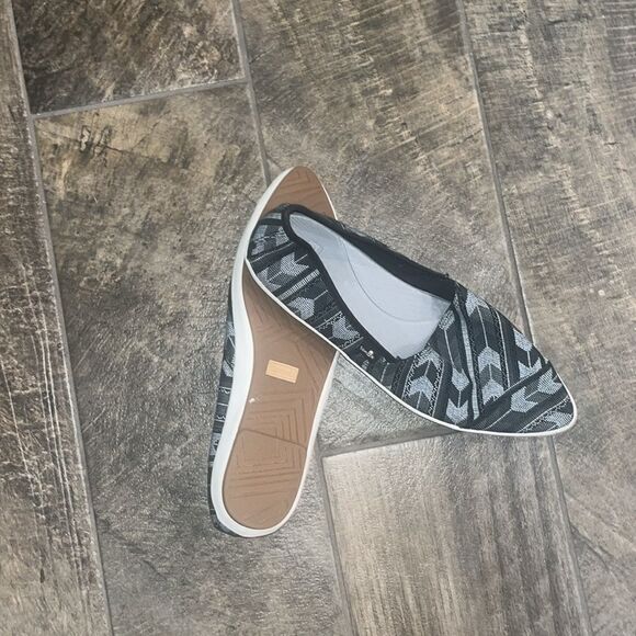 NWOT Sanuk black & grey pointy toe sneakers - Picture 4 of 4